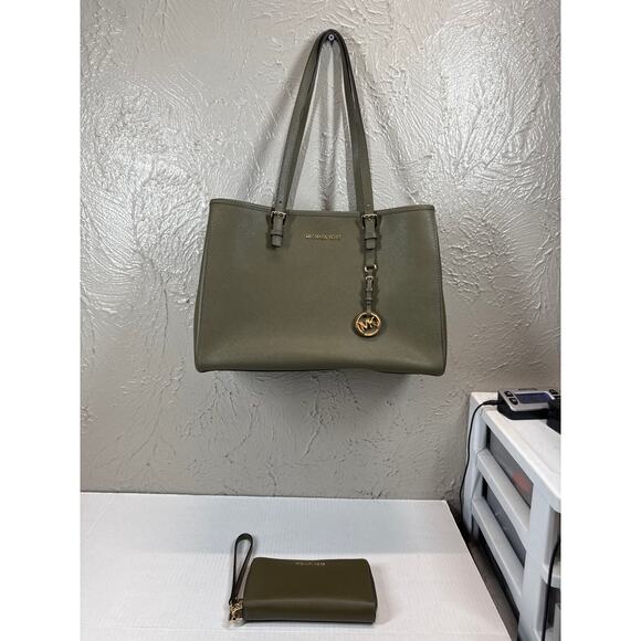 MICHAEL Michael Kors Women's Green Jet Set Logo Buckle Strap Shoulder Tote Bag - Picture 1 of 8